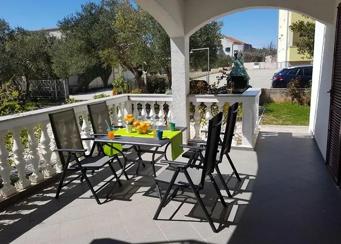 Diana Lovetovo * 보디체