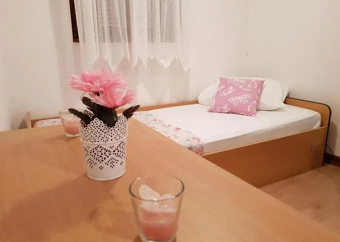 Diana Lovetovo 아파트 *