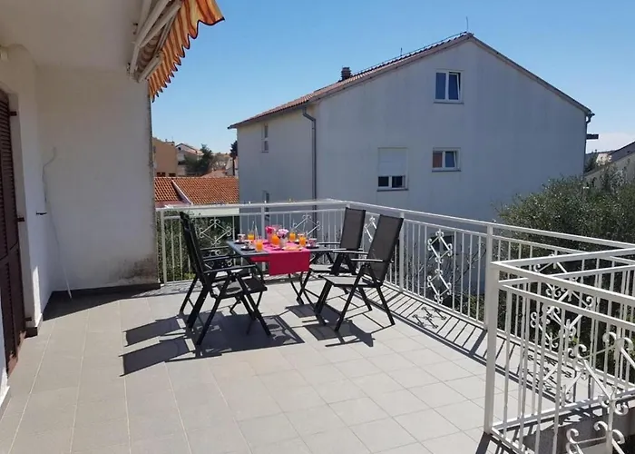 Diana Lovetovo * 보디체